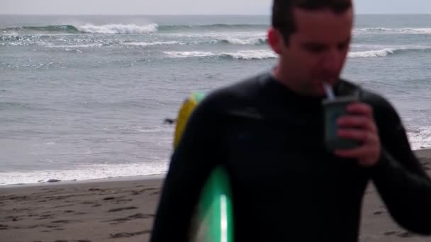 Young Man Drinking Mate Surfing Pichilemu Punta Lobos Chile Waves — Vídeos de Stock