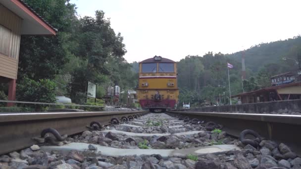 Close Footage Train Riding Railway — Stockvideo