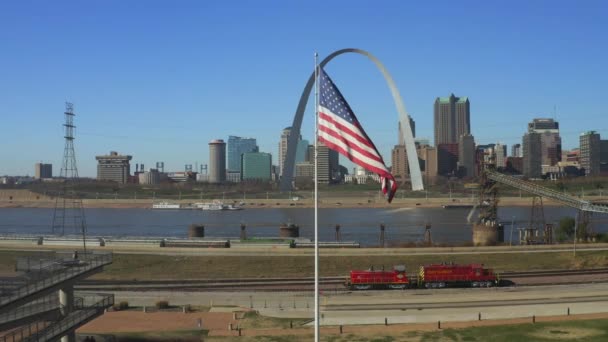 Louis Arch Aerial American Flag — Stockvideo