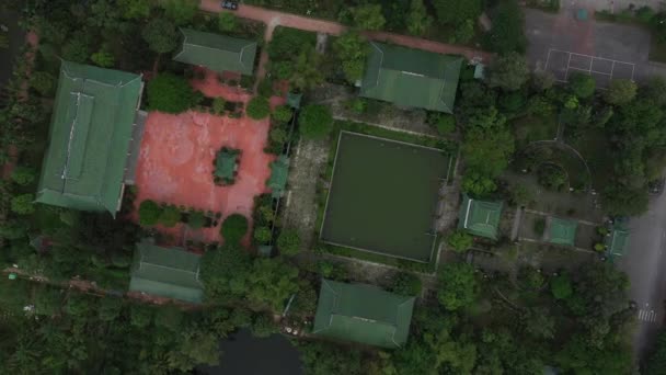 Aerial Top Rotation Ancient Buddhist Temple Gardens South Vietnam — Video Stock