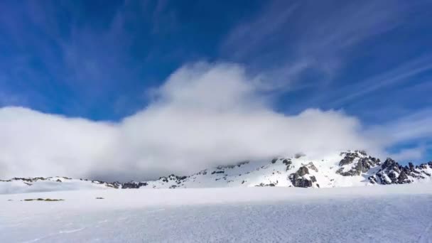 Timelapse Nubes Pasando Por Centro Esquí Colina Perito Moreno Patagonia — Vídeos de Stock