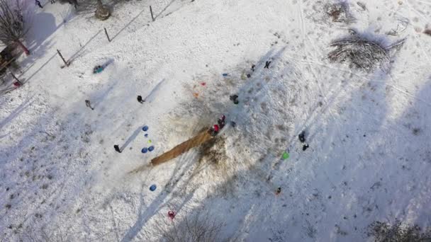 Kids Enjoying Sledding Hill Winter — ストック動画