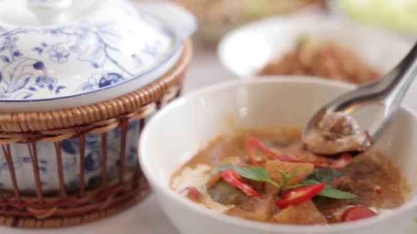 Close Footage Roast Duck Red Curry Thai Sophisticated Dish — Video Stock