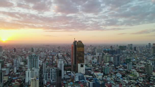 Golden Tower Surrounded High Rise Buildings Sunset Phnom Penh Cambodia — Stock Video