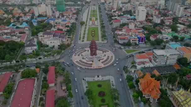 Independence Monument Intersection Norodom Boulevard Sihanouk Boulevard Phnom Penh — Vídeo de stock