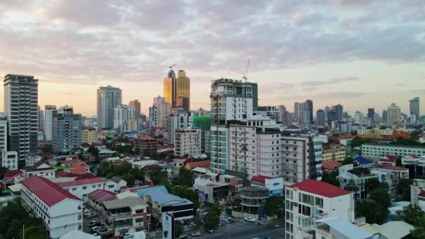 Slow Aerial Forward Shot Cambodian Residential Area Colorful Rooftops Sunset — Wideo stockowe