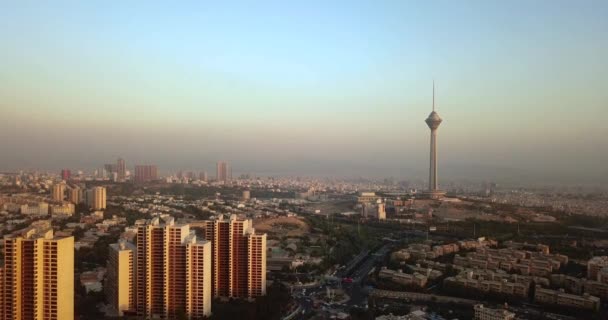 Milad Tower Τεχεράνη Ιράν Και Block Buildings Sunset Time Landscape — Αρχείο Βίντεο