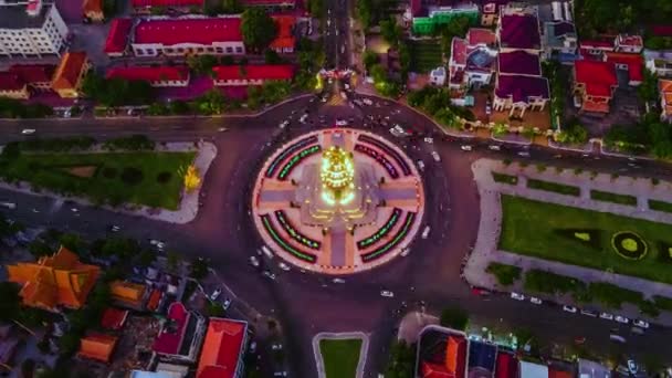 Traffic Illuminated Independence Monument Phnom Penh Cambodia — Stock Video