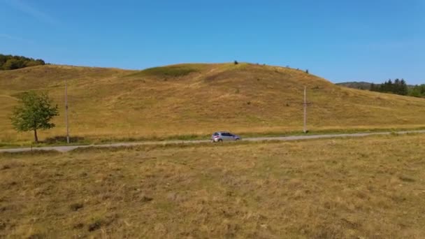 Drone Footage Chase Car Parallel Side Empty Road Hill — Wideo stockowe