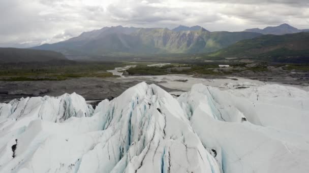 Peak Snowy Mountain Range Landscape Cloudscape Alaska Usa Aerial Overhead — Stock video