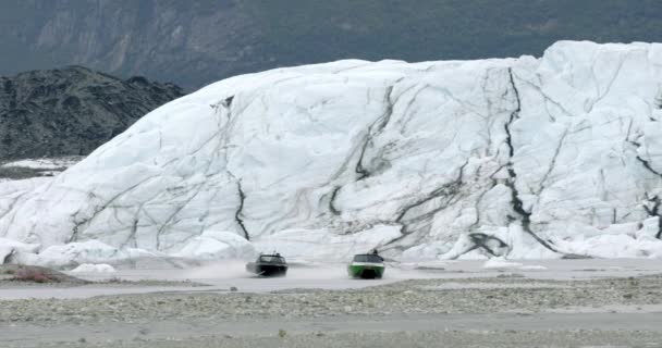 Jet Boats River Glaciers Background Alaska United States Boat Tour — Stockvideo