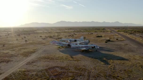Εγκαταλελειμμένα Αεροσκάφη Στο Desert Field Aerial — Αρχείο Βίντεο