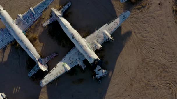 Abandoned Aircraft Covered Graffiti Boneyard — Stockvideo