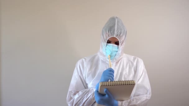 Doctor Ppe Suit Thinking Coming Idea — Video