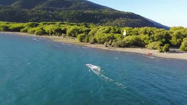 Aerial Dolly Sportsman Doing Kitesurfing Puelo Lake Mountains Background Patagonia — Stockvideo