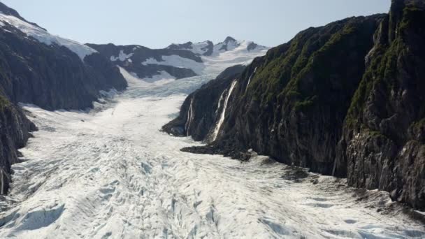 Aerial View Glacier Glacial Waterfall Falling Ice Sunny Day Alaska — ストック動画