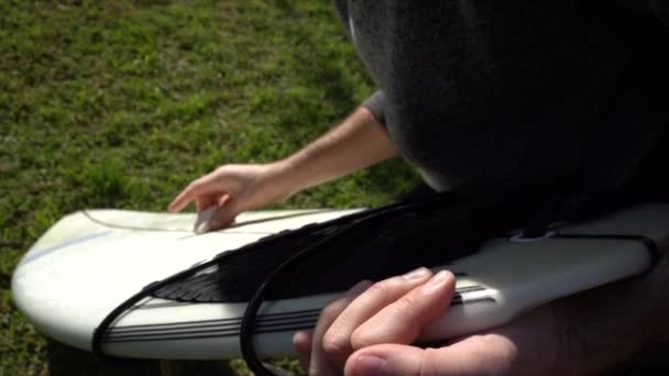 Detail Hands Surfer Applying Wax Surface Board — Video