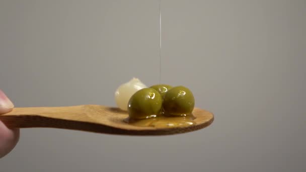 Cocktail Olives Wooden Spoon Oil Falls Spoon — Video Stock