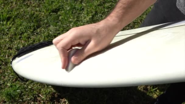 Surfer Putting Wax His Surfboard — Video