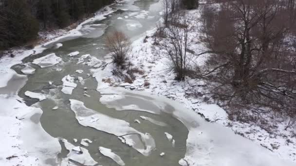 Icy Winter River Overhead Twisting Beauty Cracked Ice — Stockvideo