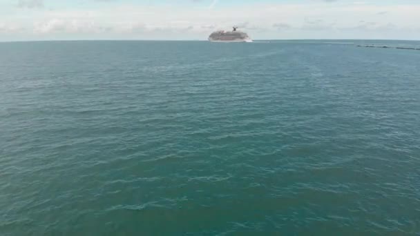 Aerial View Cruise Ship Boat Ocean — Vídeo de Stock