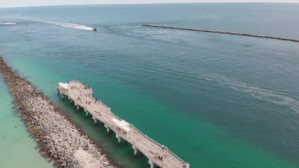 Aerial View Pier Ocean Boat Driving — Stock video