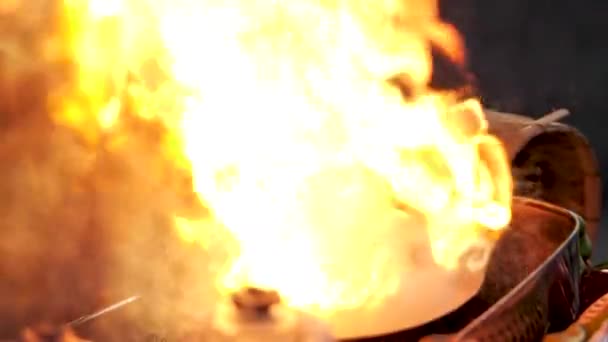 Slow Motion Pour Food Frying Pan Started Huge Flambe — ストック動画