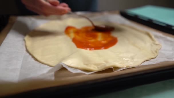 Woman Spreading Tomato Pizza Dough Tray Turquoise Table — Vídeo de Stock