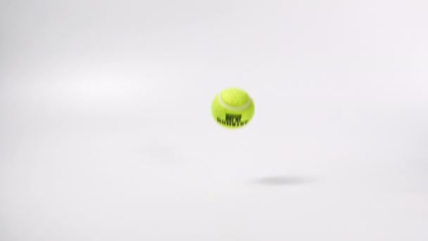 Tennis Balls Falling Bouncing Slow Motion — Stock videók