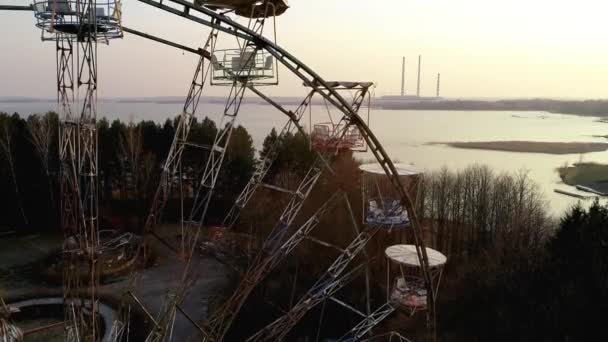 Old Abandoned Ferris Wheel Carousel Front Power Plant Chimneys Abandoned — Video Stock