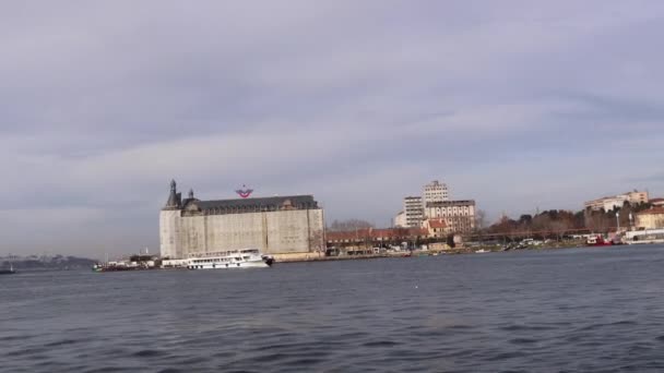 Passenger Ferry Cruising Bosphorus Passing Haydarpasa Railway Station Istanbul Turkey — ストック動画