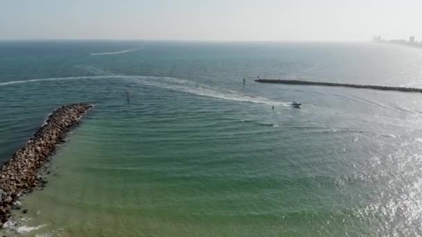 Yacht Arriving Gulf Shores Alabama Usa Ocean Aerial — Stock videók