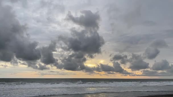 Small Waves Ocean Indonesia Cloudy Sky Wide Shot — ストック動画