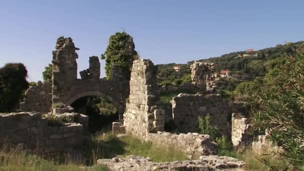 Walls Old Stone Fortress Arch Trees Bright Day — Stockvideo