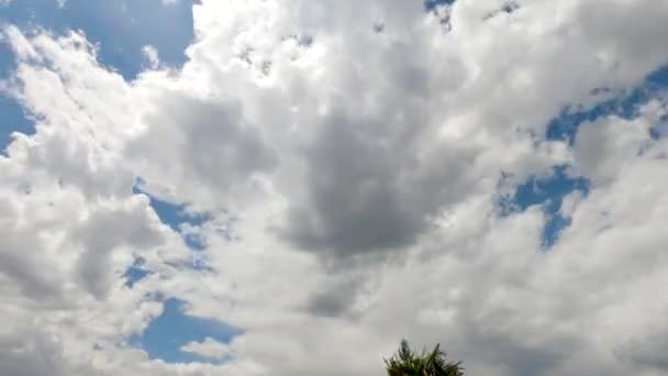 Zeitraffer Aus Wolken Mit Strahlend Blauem Himmel — Stockvideo