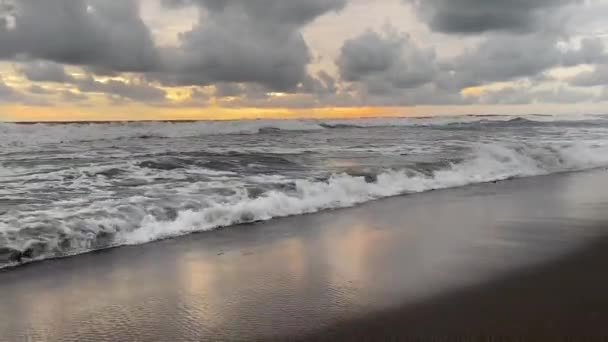 Rolling Waves Sandy Seashore Sky Cloudscape Sunset Indonesia Close — Stockvideo