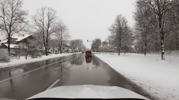 Driving Car Wintertime Street Another Cars Oncoming Traffic Traffic Light — Vídeo de stock