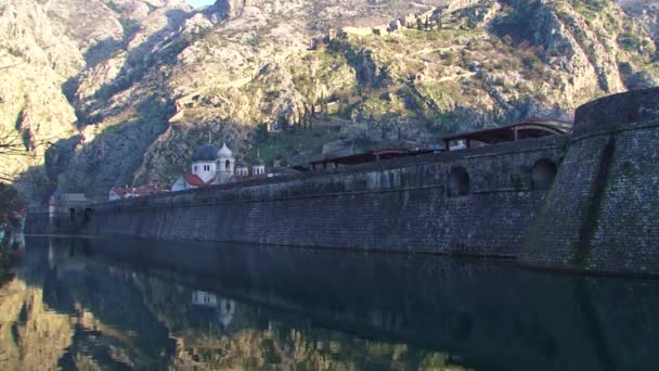 Velhas Muralhas Cidade Kotor Porto Mediterrâneo Cidade Mar Adriático — Vídeo de Stock