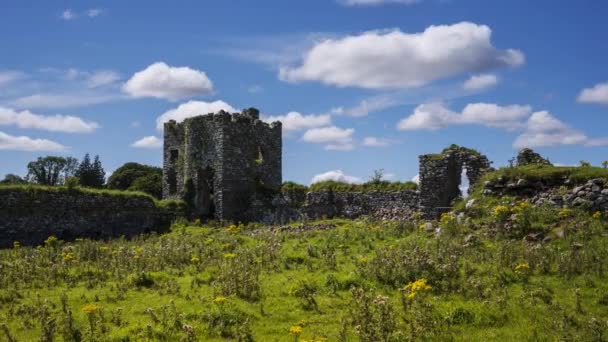 Time Lapse Abandoned Castle Ruins Rural Grass Landscape Ireland Sunny — ストック動画