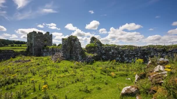 Time Lapse Abandoned Castle Ruins Rural Grass Landscape Ireland Sunny — Stockvideo