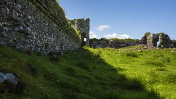 Time Lapse Abandoned Castle Ruins Rural Grass Landscape Ireland Sunny — Stockvideo