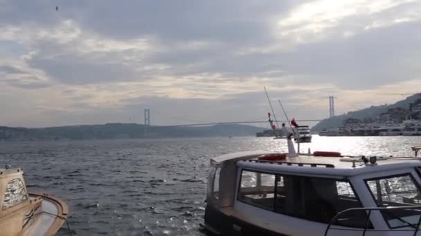 View Bosphorus Bridge Fog Istanbul Turkey Boat Floating Foreground Static — Vídeos de Stock