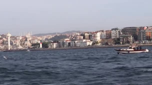 Navigare Bosforo Con Vista Sulla Città Uskudar Istanbul Turchia Giorno — Video Stock