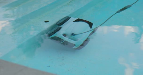 Electric Pool Cleaning Robot Cleans Steps Swimming Pool Clear Reflective — ストック動画