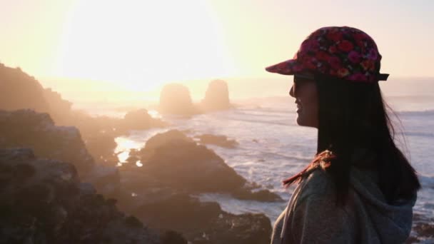 Woman Back Watching Sunset Sun Sea Surf Beach Punta Lobos — ストック動画
