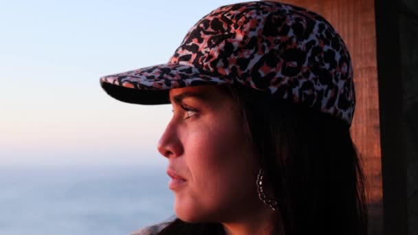 Портрет Жінки Захід Світла Крупним Планом Обличчя Жінки Сонячне Світло — стокове відео