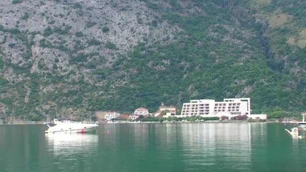 Speedboat Anchored Water Hotel Back Town Risan Montenegro — Stockvideo