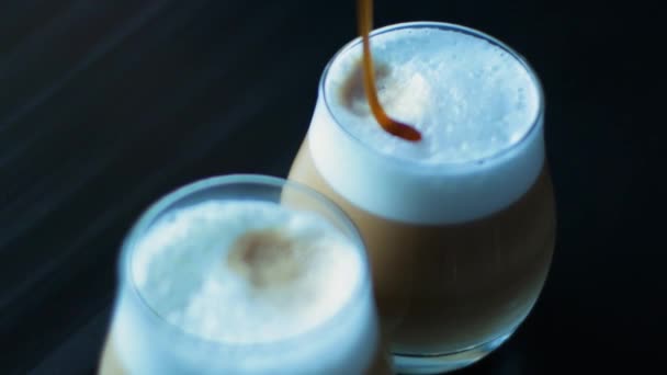 Latte Macchiato Con Latte Caffè Caramello — Video Stock