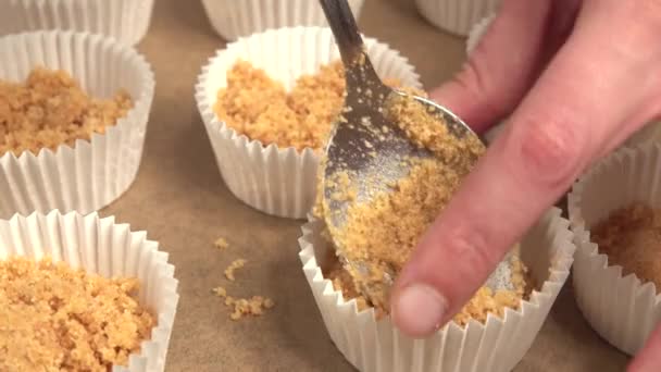 Aplanar Organizar Base Galleta Molde Para Hacer Cupcakes — Vídeo de stock