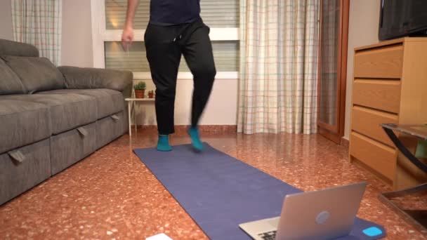 Man Exercising Home Online Class Legs Lunches — 图库视频影像